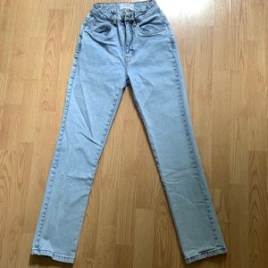 light wash stretch straight leg mom jeans